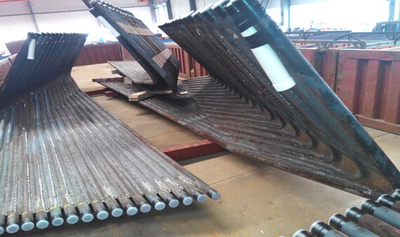 膜式水冷壁管排|材質(zhì)：SA-210C規(guī)格：63.5×7.5 4根一排，鱗片寬度12.7mm厚度6mm管排總長(zhǎng)度12米，內(nèi)螺紋8個(gè)頭） 管材需正偏差，帶500米密封