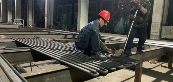 φ60.3×7.5\SA-210C 水冷壁帶鰭片內(nèi)螺紋管，帶鰭片。2）附質(zhì)量證明書，3）品牌：武鍋、東鍋、哈鍋選其一