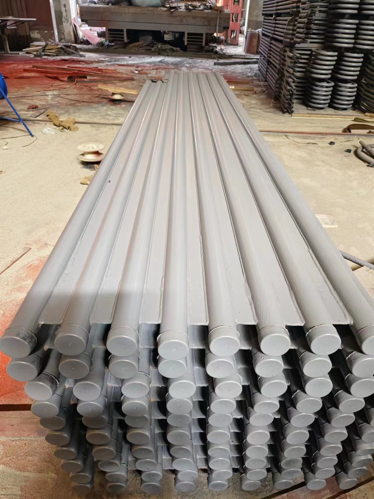 φ60.3×7.5\SA-210C 水冷壁帶鰭片內(nèi)螺紋管，帶鰭片。2）附質(zhì)量證明書，3）品牌：武鍋、東鍋、哈鍋選其一