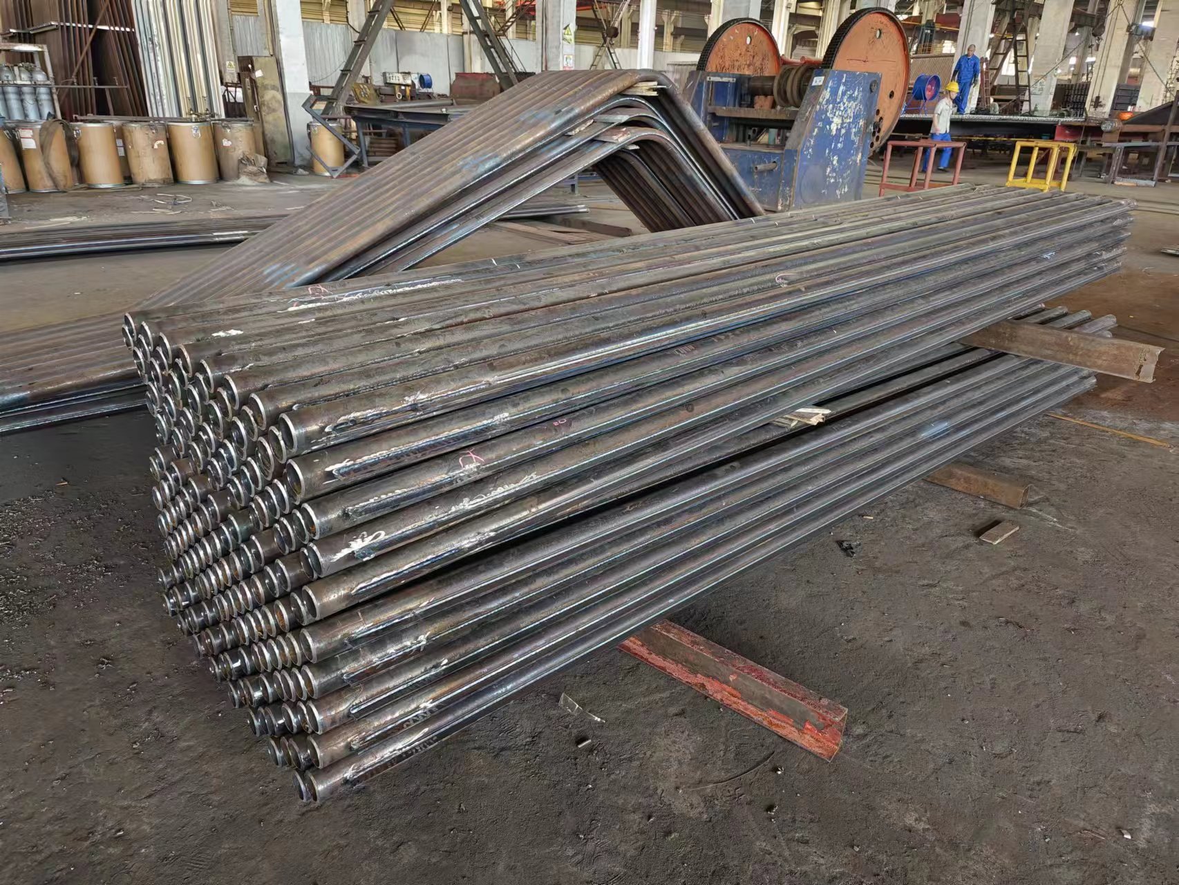 φ60.3×7.5\SA-210C 水冷壁帶鰭片內(nèi)螺紋管，帶鰭片。2）附質(zhì)量證明書，3）品牌：武鍋、東鍋、哈鍋選其一