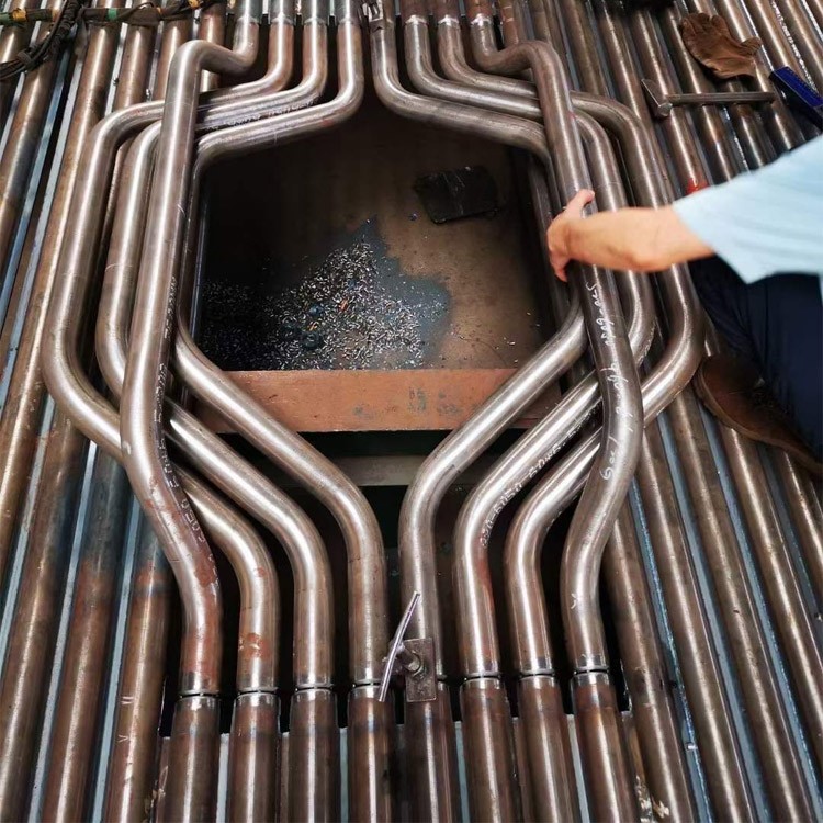 Φ38.1×7.5 SA-213T2 每件9根水冷壁管一排，長12米，管節(jié)距50.8mm,鰭片連接，鰭片為膜式扁鋼厚δ6.4㎜，材料為15CrMo，采用雙面坡口焊接型式