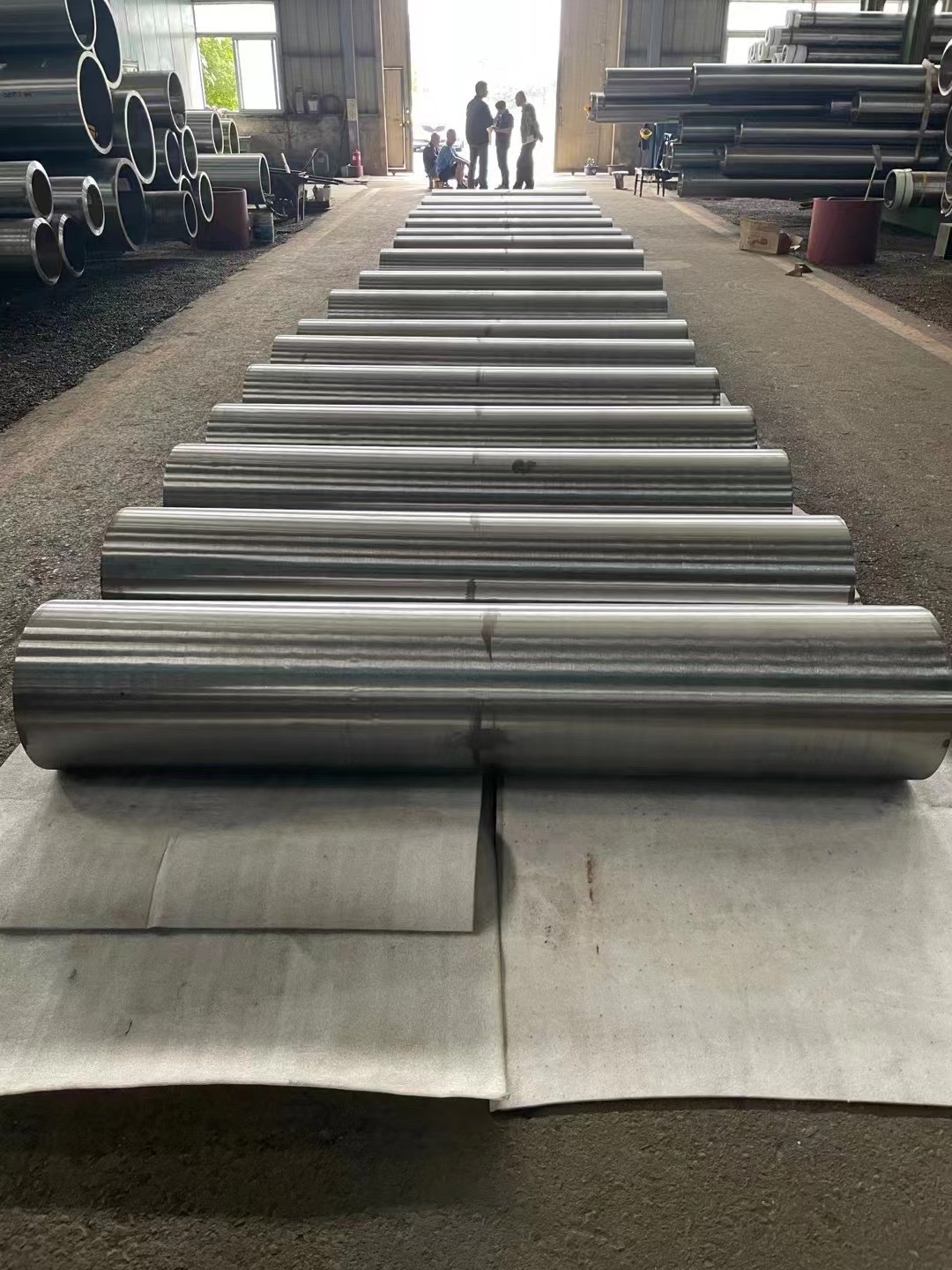 乙烯裝置超高壓蒸汽管道設(shè)計(jì)溫度545℃，設(shè)計(jì)壓力13.5MPa，設(shè)計(jì)選用A335-P91鋼，規(guī)格Φ168.3×14.27~Φ609.6×46.02