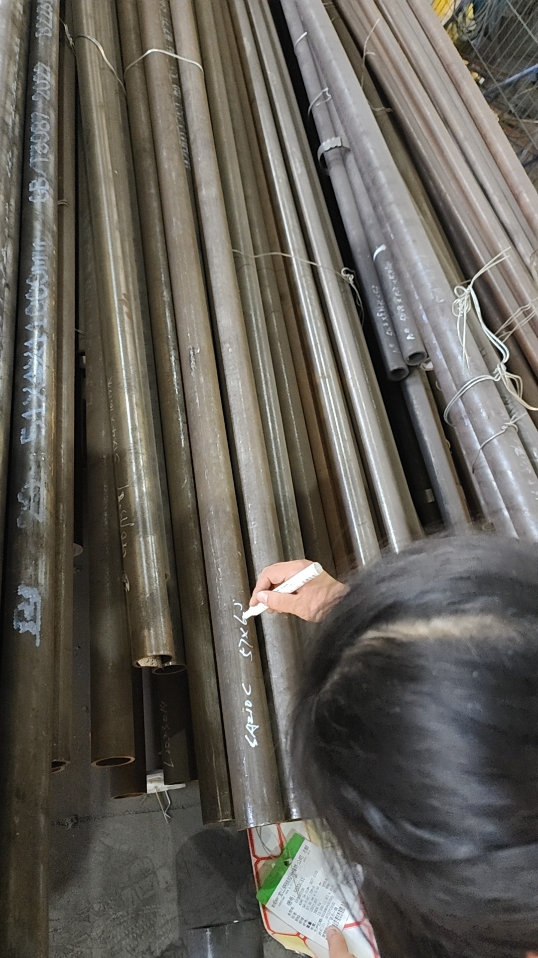 管排長度為6米，每件管排由10根管子組成，管子中心距為54mm，鰭片厚度為6.4mm